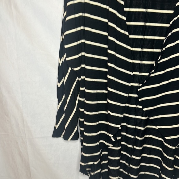 NWT CURFEW LIGHT STRIPE FLOWY CARDIGAN (Xl) - Picture 4 of 9